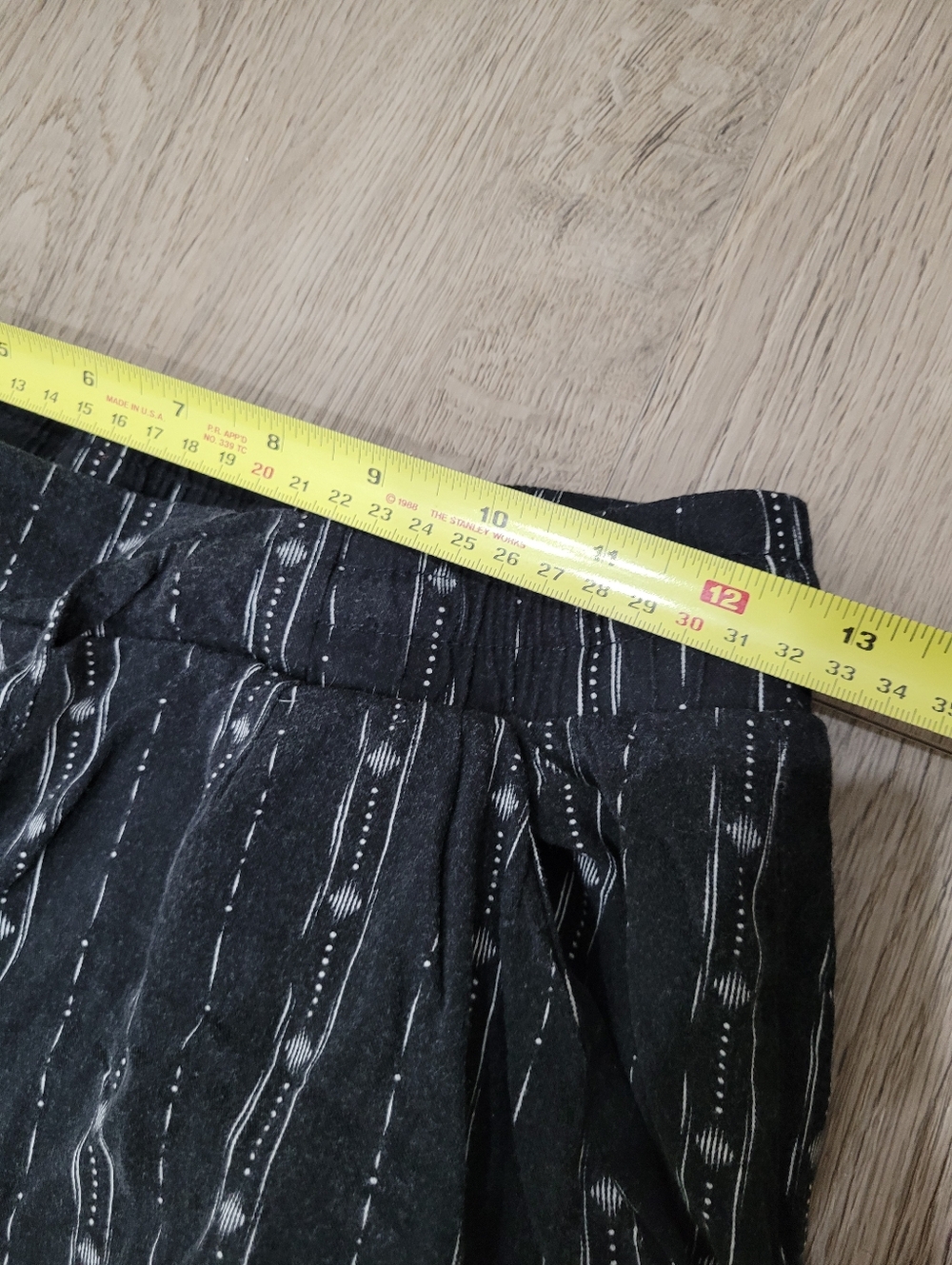 2/$20 Streetwear Society Black & White Pattern Casual Pant Size: Small - Picture 9 of 11